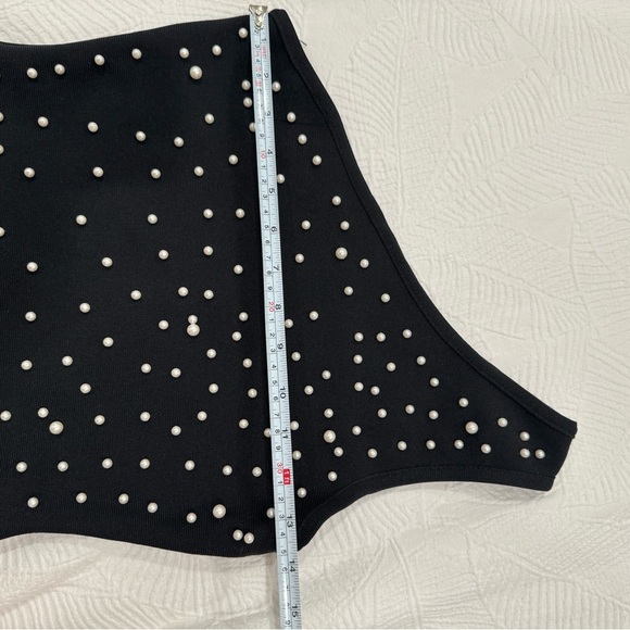 One shoulder, Black dress with pearls - Picture 3 of 4